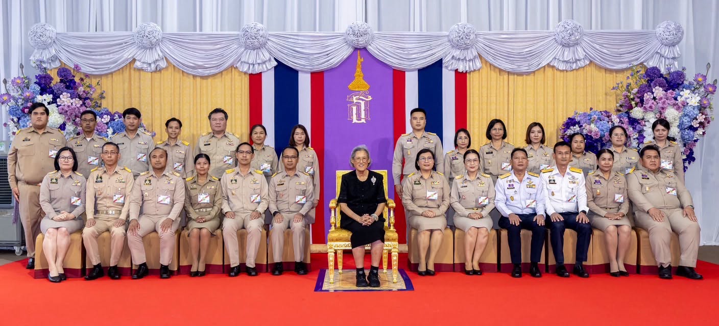 title - สำนักงานการปฏิรูปที่ดินเพื่อเกษตรกรรม ร่วมเฝ้าฯ รับเสด็จ สมเด็จพระกนิษฐาธิราชเจ้า กรมสมเด็จพระเทพรัตนราชสุดา ฯ สยามบรมราชกุมารี เสด็จพระราชดำเนินไปทรงเปิดงานเทิดพระเกียรติและน้อมรำลึก ในพระมหากรุณาธิคุณของสมเด็จพระนางเจ้าสิริกิติ์ พระบรมราชินีนาถ พระบรมราชชนนีพันปีหลวง “ภูษา ธัญญา ราชินี”